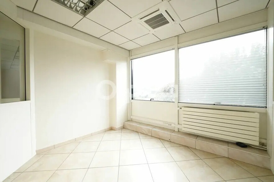 Bureau dans Taluyers à louer - Photo intérieure – Image 2 sur 12