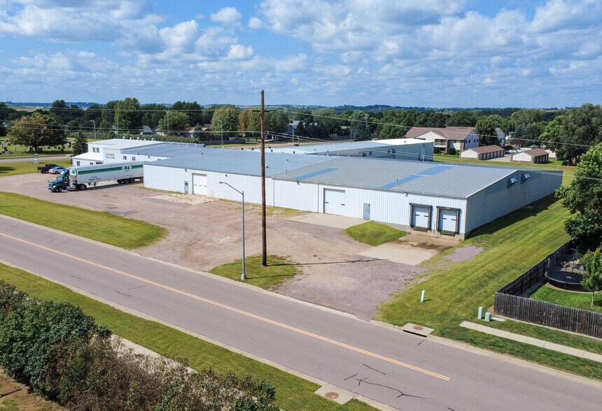 616 S Sioux Blvd, Brandon, SD à louer - Photo principale – Image 1 sur 8