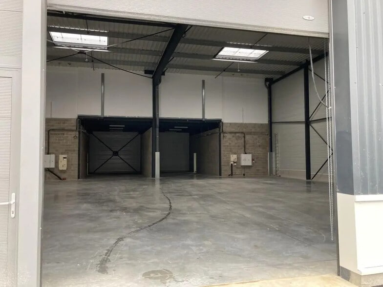 Local d’activités dans Gellainville à louer - Photo intérieure – Image 2 sur 16