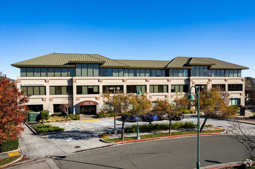 5030 Business Center Dr, Fairfield, CA à louer - Photo de l’immeuble – Image 3 sur 23