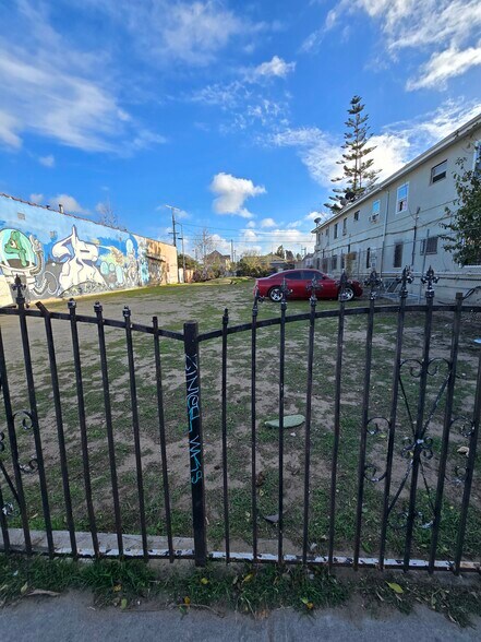 142 E Vernon Ave, Los Angeles, CA à vendre - Photo de l’immeuble – Image 3 sur 4