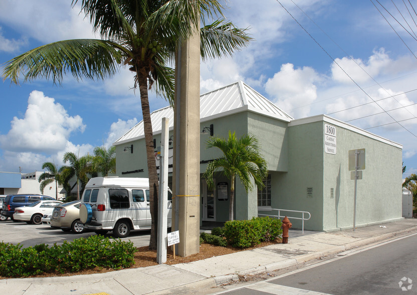 1800 E Commercial Blvd, Fort Lauderdale, FL à louer - Photo de l’immeuble – Image 3 sur 10