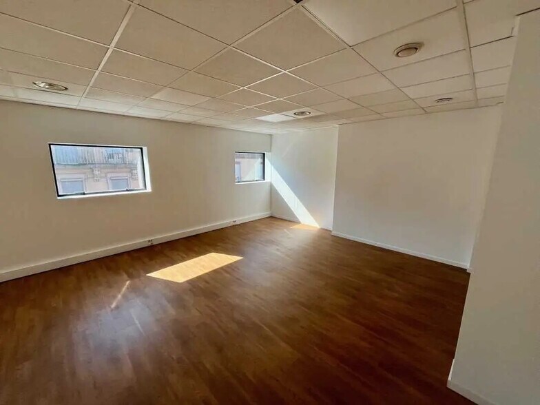 Bureau dans Lyon à louer - Photo de l’immeuble – Image 2 sur 6