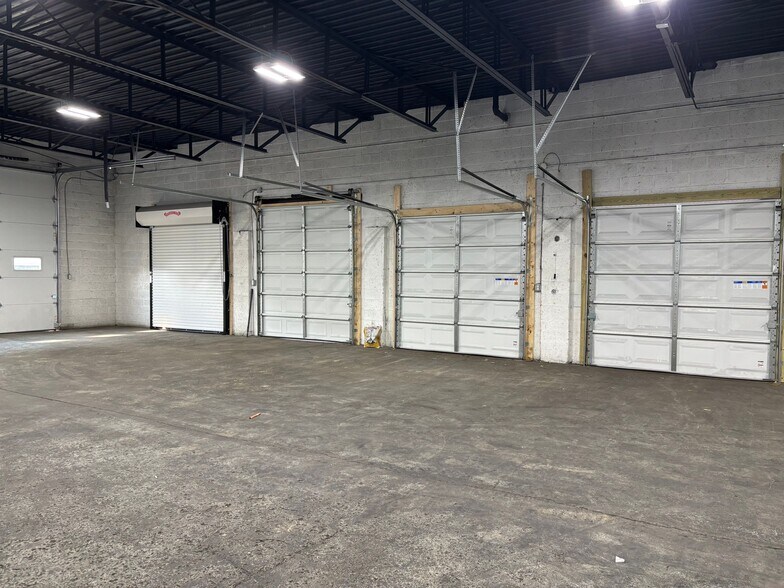 105 Meade Rd, Syracuse, NY à louer - Photo de l’immeuble – Image 3 sur 6