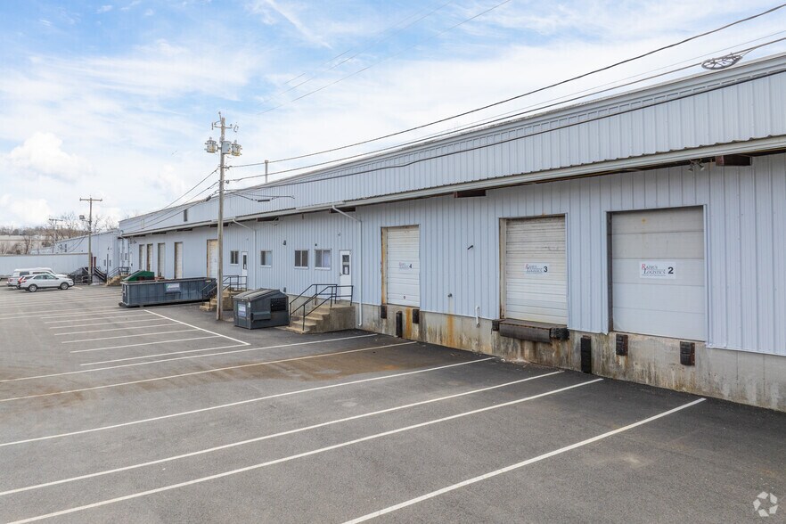 40 Strafello Dr, Avon, MA à louer - Photo de l’immeuble – Image 3 sur 4