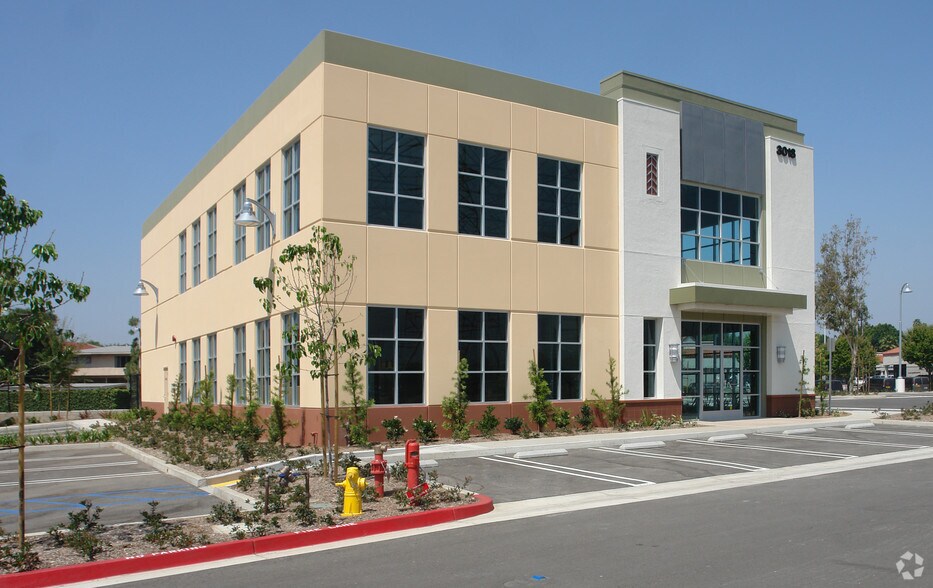 3018 E Colorado Blvd, Pasadena, CA à louer - Photo de l’immeuble – Image 2 sur 3