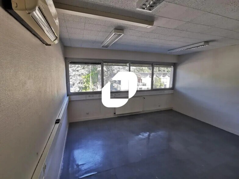 Bureau dans Neuilly-sur-Marne à louer - Photo de l’immeuble – Image 2 sur 4