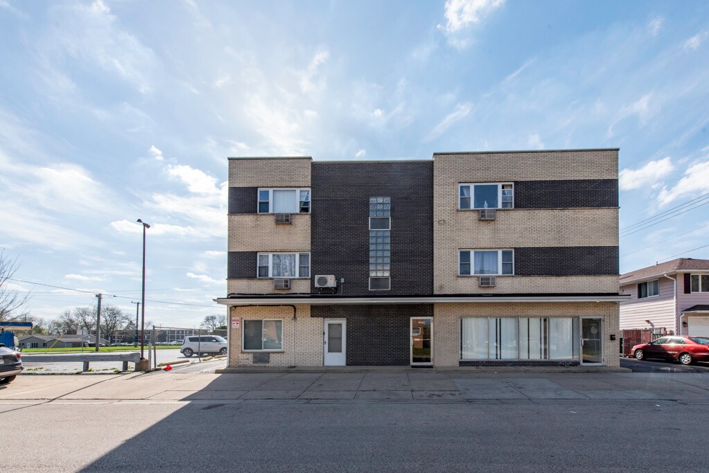 2052 Western Ave, Waukegan, IL à louer Photo de l’immeuble– Image 1 sur 20