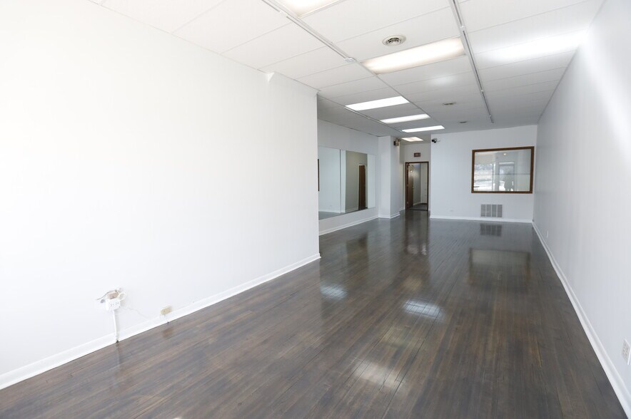 4712 Oakton St, Skokie, IL à louer - Photo de l’immeuble – Image 1 sur 5