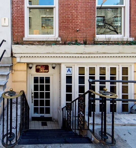 228 Thompson St, New York, NY à louer - Photo de l’immeuble – Image 3 sur 15