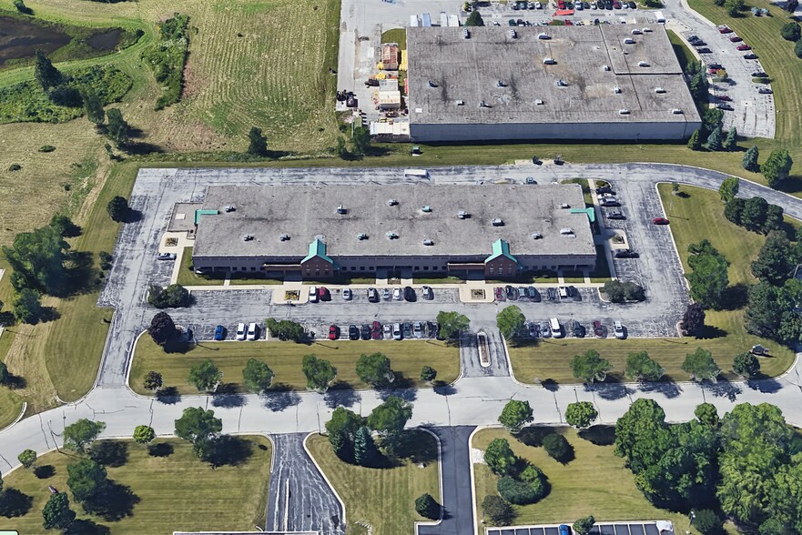 N19W6717-N19W6741 Commerce Ct, Cedarburg, WI à louer - Photo de l’immeuble – Image 1 sur 13