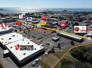 575 M St, Crescent City, CA à louer Aérien– Image 1 sur 2