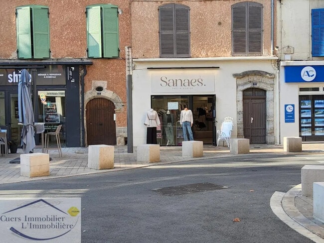 Plus de détails pour Local commercial à louer