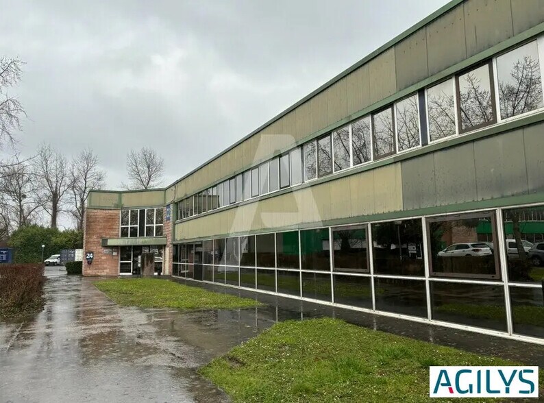 Local d’activités dans Saint-Thibault-des-Vignes à louer - Photo de l’immeuble – Image 3 sur 7
