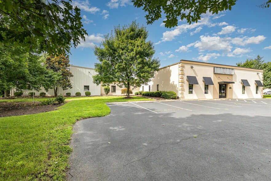 100 Industrial Dr, Fredericksburg, VA à vendre - Photo de l’immeuble – Image 1 sur 57