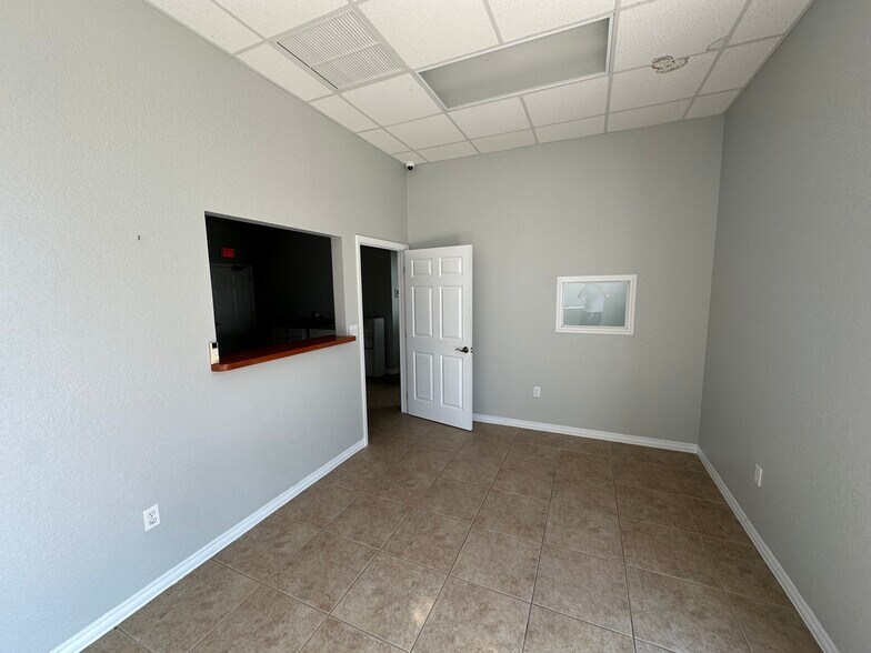 341 Sand Pine Blvd, Venice, FL à louer - Photo de l’immeuble – Image 2 sur 14