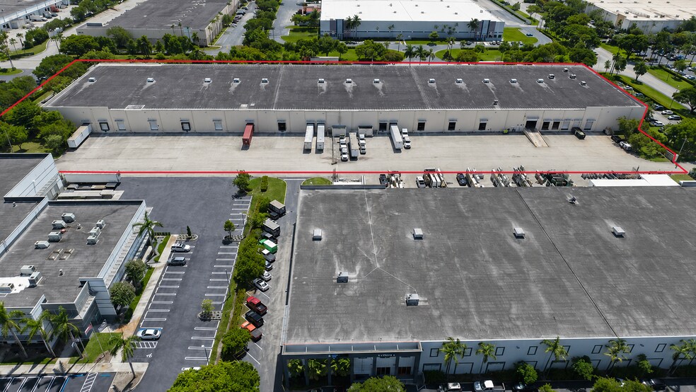 9330-9340 NW 110th Ave, Miami, FL à louer - Photo de l’immeuble – Image 2 sur 27