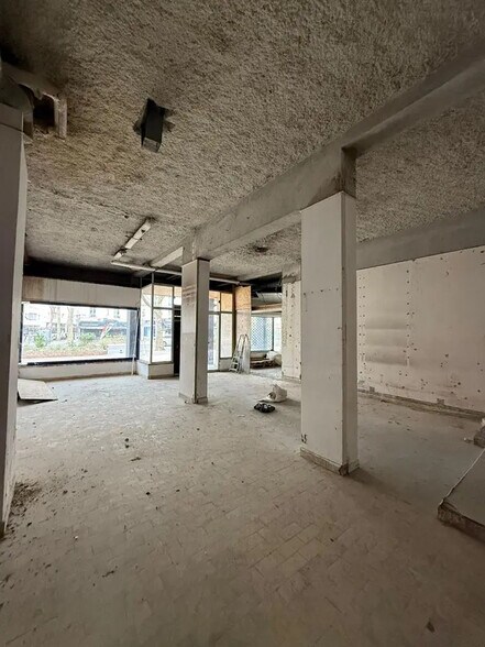 Local commercial dans Saint-Ouen-sur-Seine à louer - Photo de l’immeuble – Image 1 sur 9