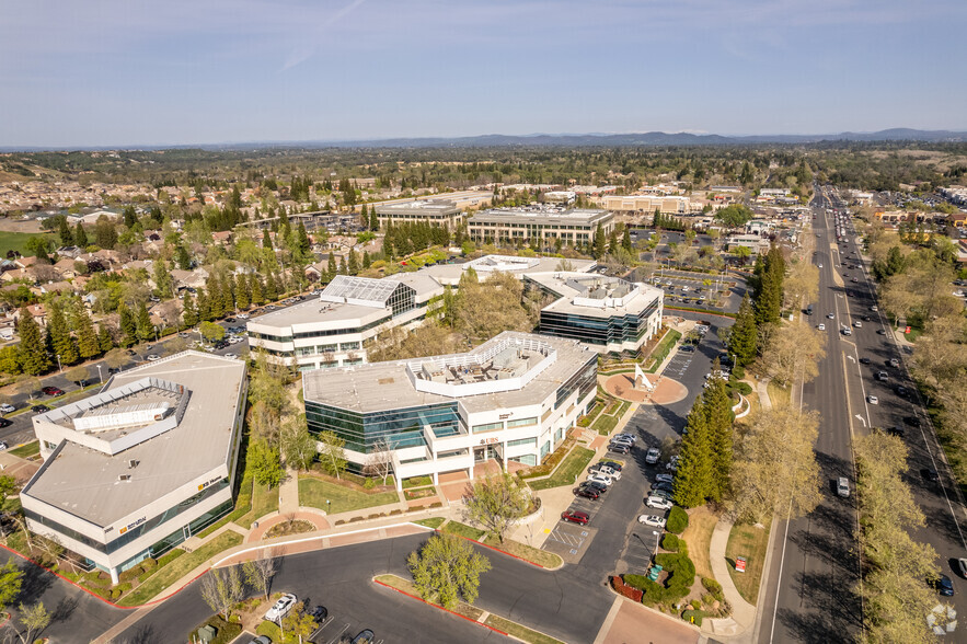3013 Douglas Blvd, Roseville, CA à louer - Photo de l’immeuble – Image 3 sur 3
