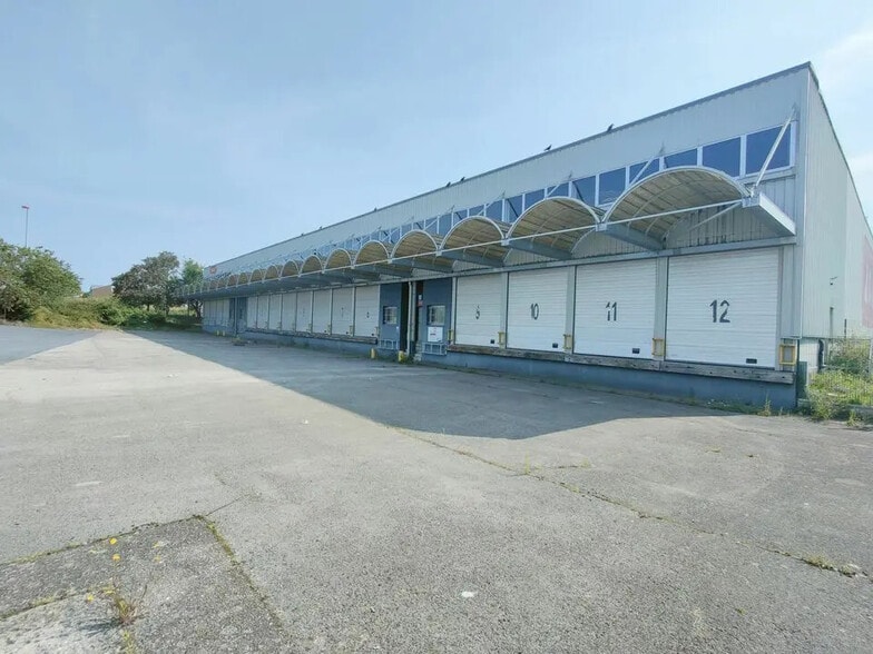 Industriel/Logistique dans La Veuve à louer - Photo de l’immeuble – Image 1 sur 9