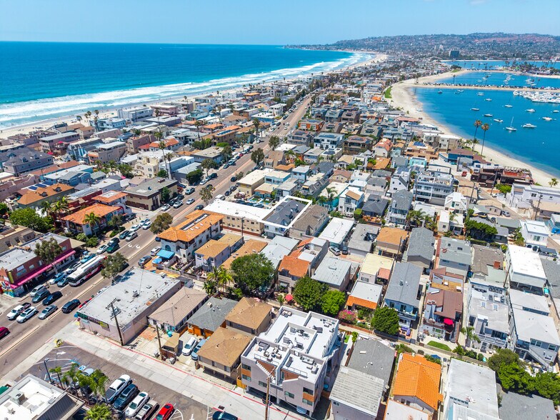 813 Isthmus Ct, San Diego, CA à vendre - Photo de l’immeuble – Image 3 sur 51