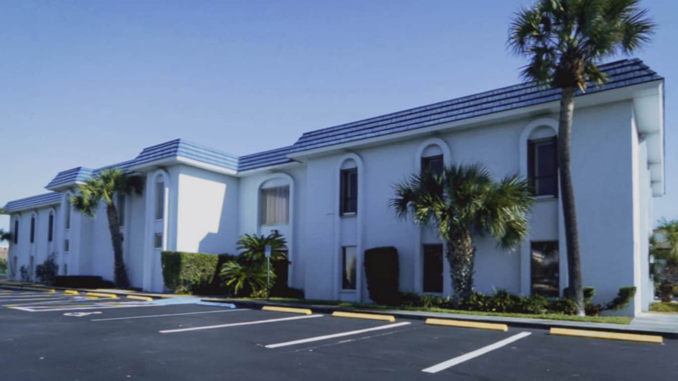 3000 N Atlantic Ave, Cocoa Beach, FL 32931 - Lot 1 - - Photo intérieure - Image 1 of 12