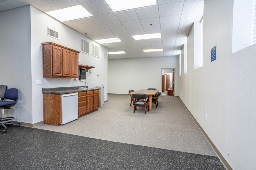 201 W California St, Gainesville, TX à louer - Photo intérieure – Image 3 sur 22