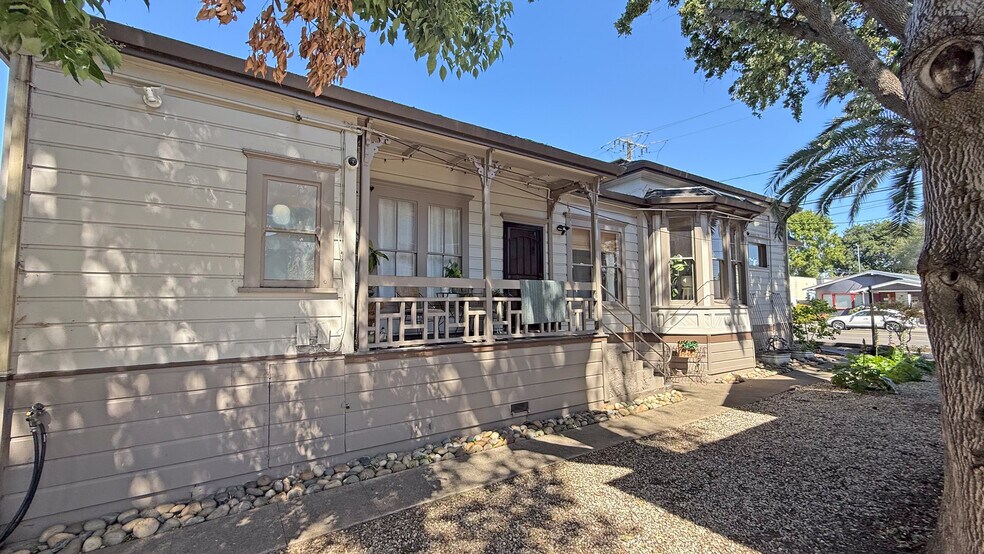 614 College Ave, Santa Rosa, CA à vendre - Photo de l’immeuble – Image 3 sur 23