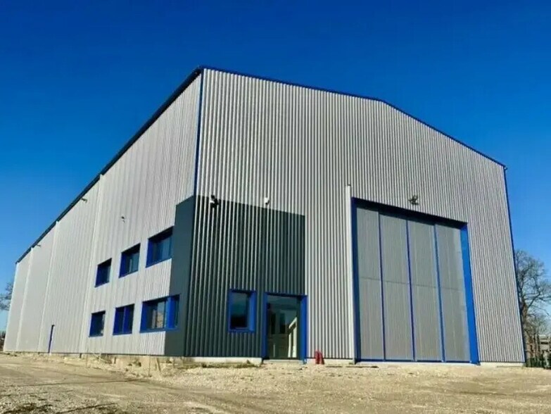 Industriel/Logistique dans Tancarville à vendre - Photo de l’immeuble – Image 1 sur 3