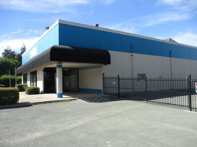 2685 E Leland Rd, Pittsburg, CA à louer - Photo de l’immeuble – Image 2 sur 28