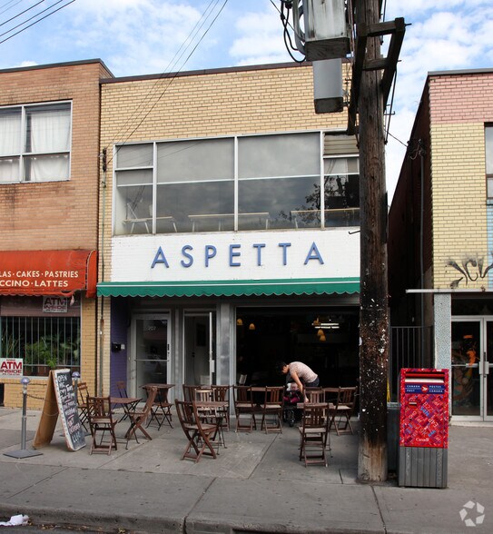 207 Augusta Ave, Toronto, ON à louer - Photo de l’immeuble – Image 2 sur 2