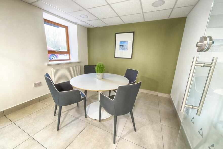 New Hall Hey Rd, Rossendale à louer - Photo de l’immeuble – Image 3 sur 16