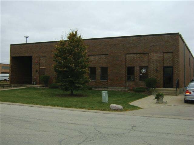 255 W Gerri Ln, Addison, IL à louer - Photo de l’immeuble – Image 2 sur 4
