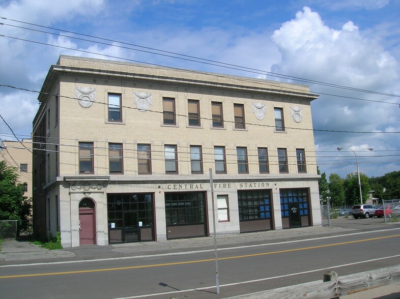 74 Carroll St, Binghamton, NY à vendre - Photo principale – Image 3 sur 36