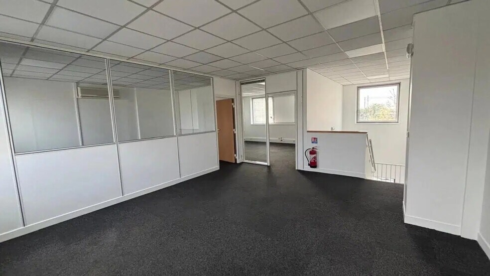 16 Rue Panicale, La Verrière à louer - Photo de l’immeuble – Image 2 sur 6