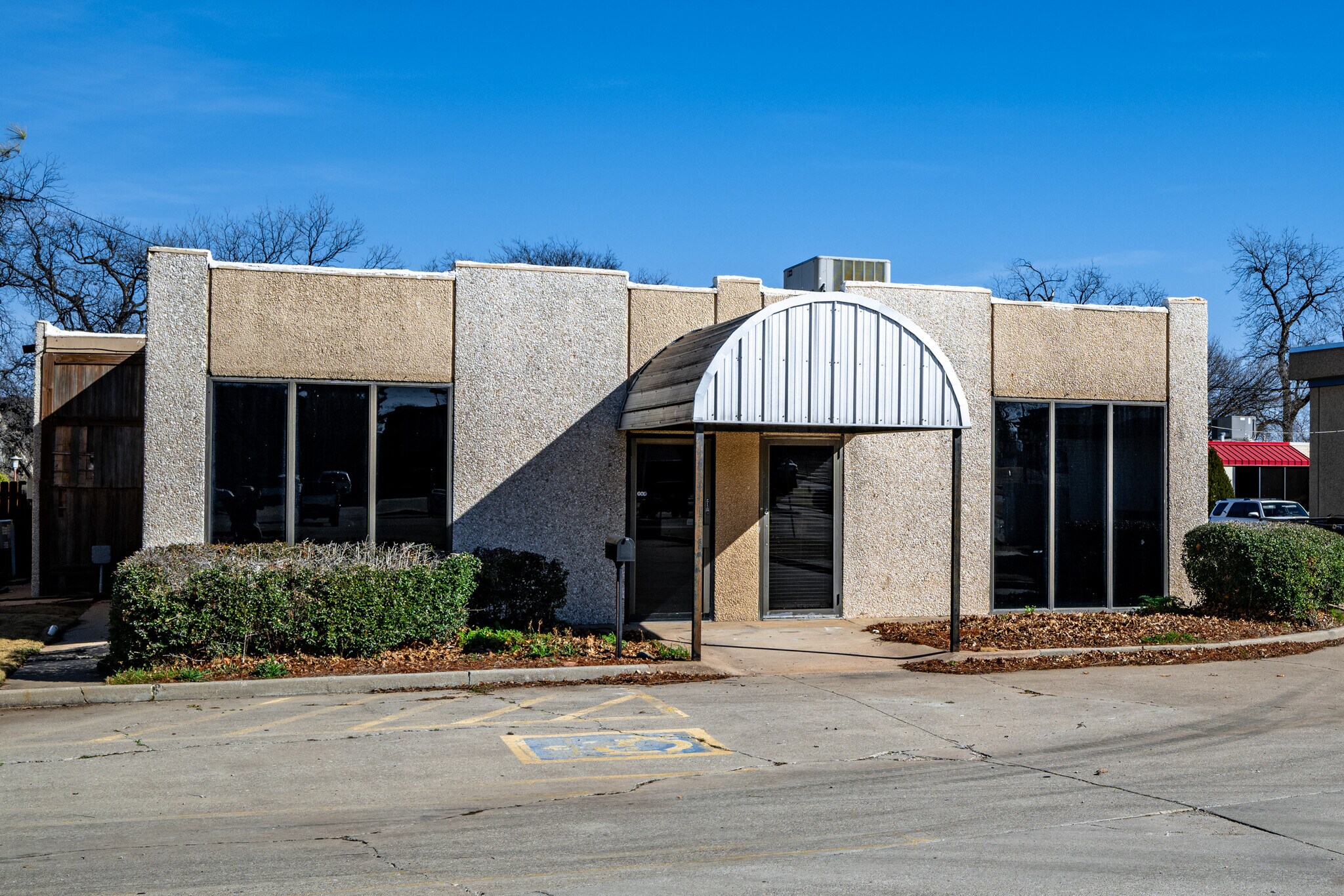 11 NW 44th St, Lawton, OK à vendre Photo principale– Image 1 sur 12
