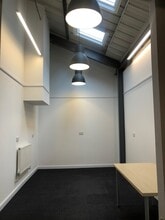 12 Deer Park Rd, Londres à louer Photo intérieure– Image 1 sur 2