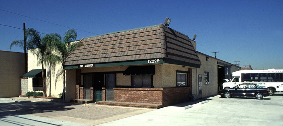 12229 Woodruff Ave, Downey, CA à louer - Photo principale – Image 1 sur 1