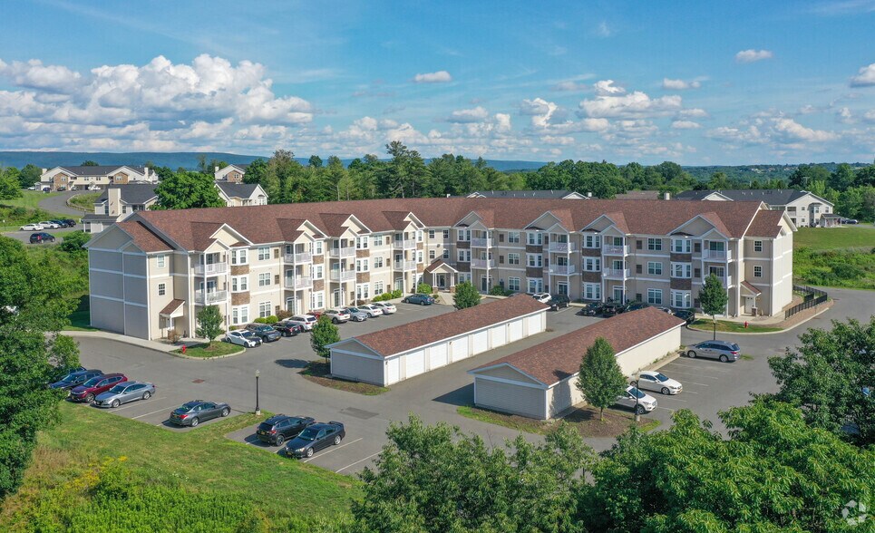 2 Donna Way, Troy, NY à vendre - Photo de l’immeuble – Image 1 sur 21