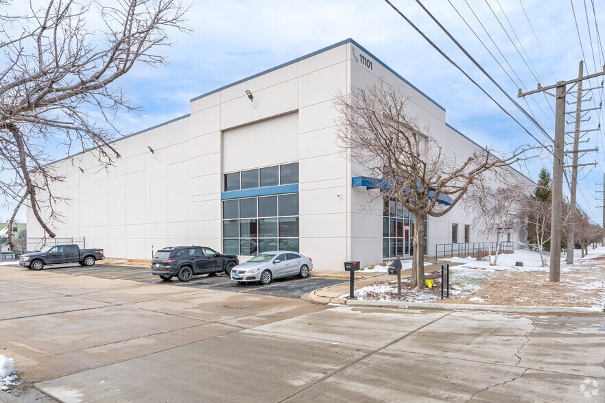 11101 Franklin Ave, Franklin Park, IL à louer - Photo de l’immeuble – Image 1 sur 18