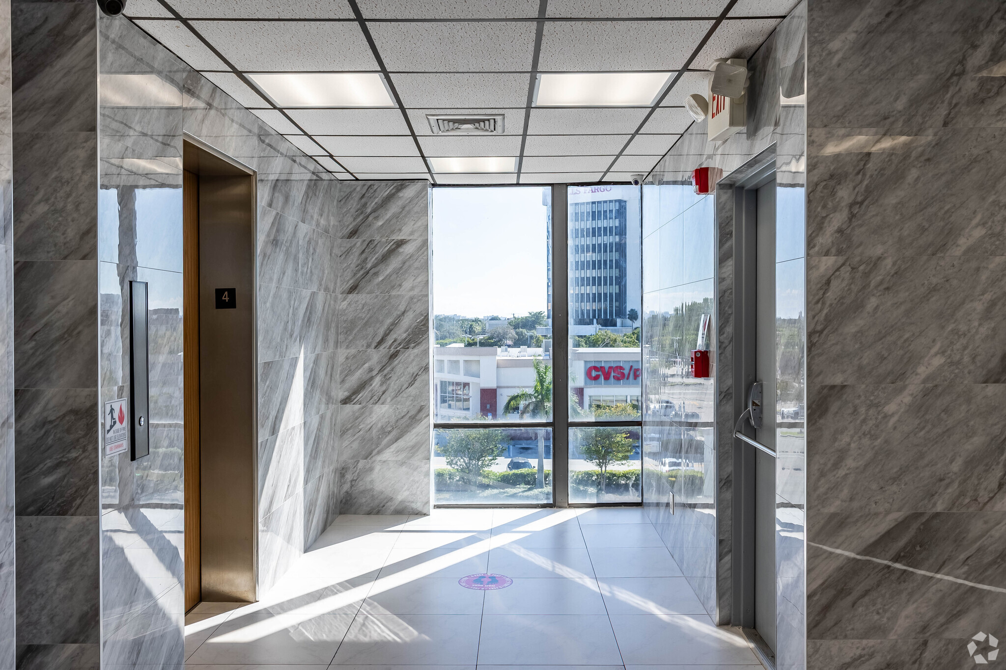 2161 E Commercial Blvd, Fort Lauderdale, FL à louer Photo intérieure– Image 1 sur 6