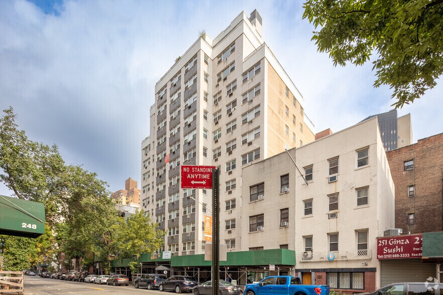 237-245 E 35th St, New York, NY à louer - Photo de l’immeuble – Image 1 sur 2