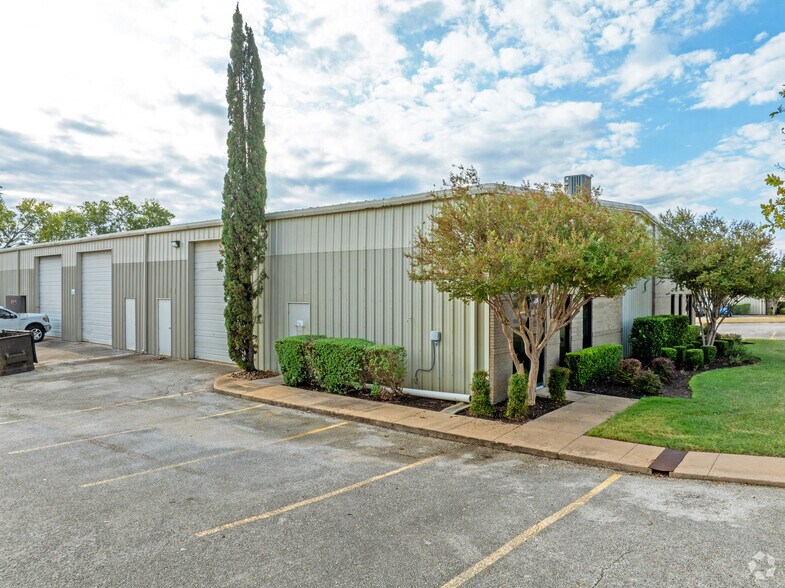 7303 Burleson Rd, Austin, TX à louer - Photo de l’immeuble – Image 3 sur 8