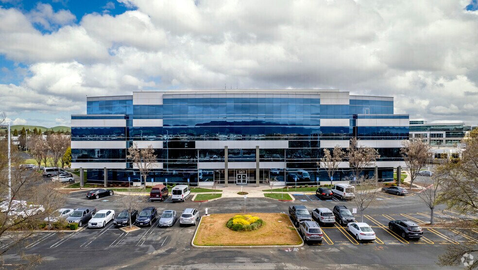 5601 Arnold Rd, Dublin, CA à louer - Photo de l’immeuble – Image 3 sur 5