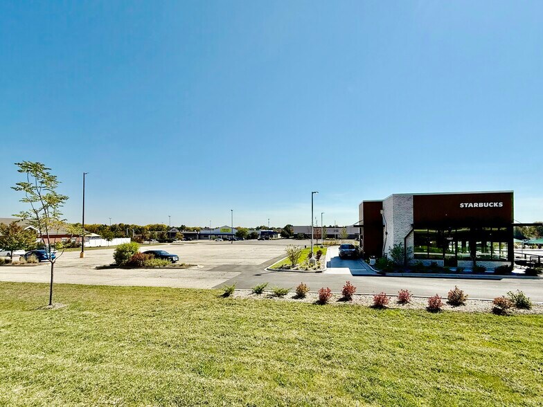 1009 Randall Rd, Elgin, IL à vendre - Photo de l’immeuble – Image 3 sur 6