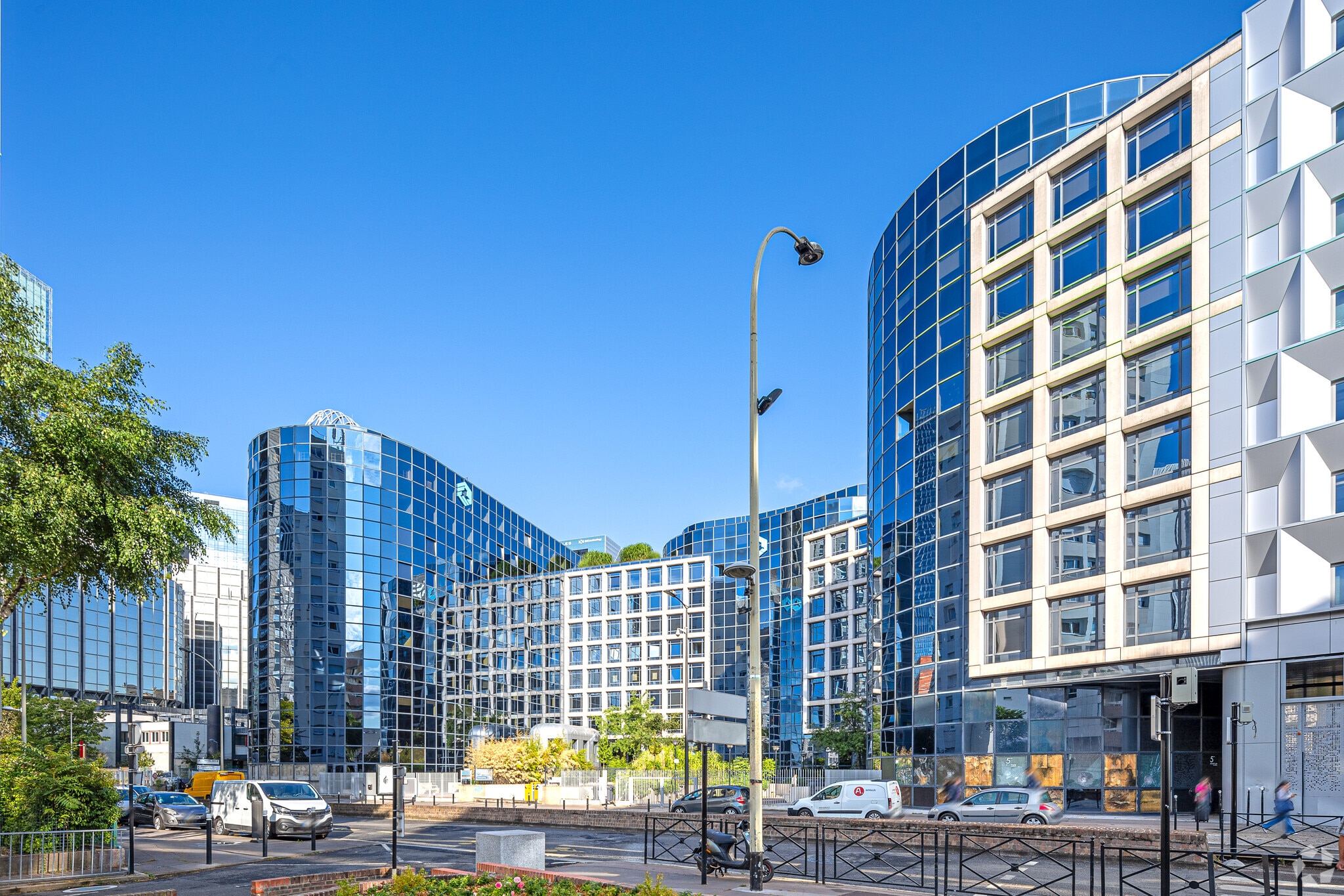 47 Rue Louis Blanc, Courbevoie à louer Photo de l’immeuble– Image 1 sur 15