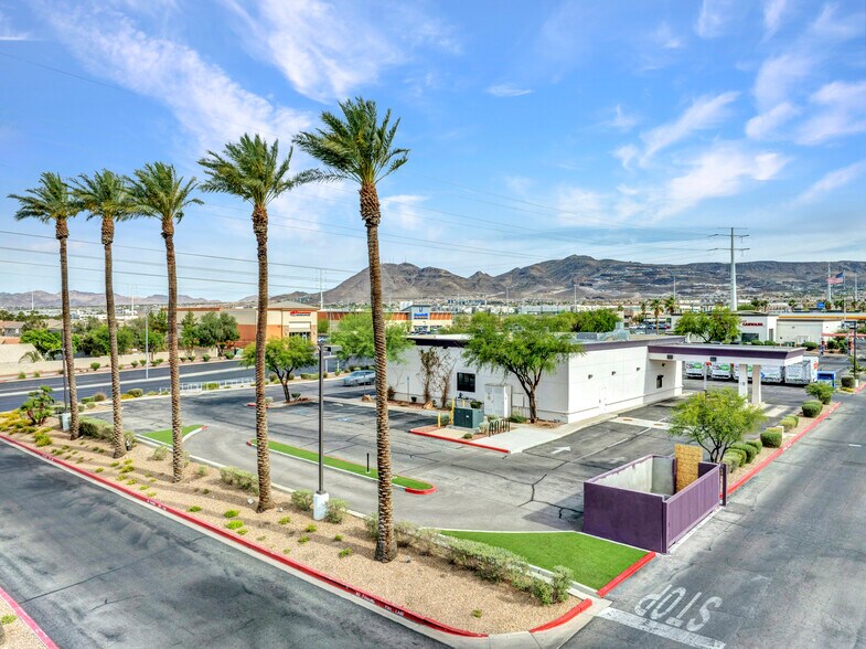 221 N Stephanie St, Henderson, NV à louer - Photo de l’immeuble – Image 2 sur 7