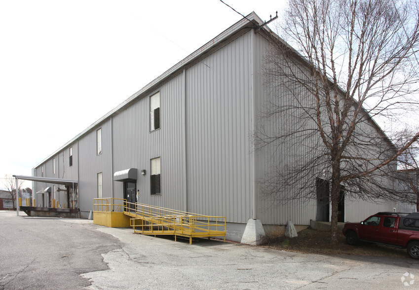 1031 E Mountain St, Kernersville, NC à louer - Photo de l’immeuble – Image 2 sur 2