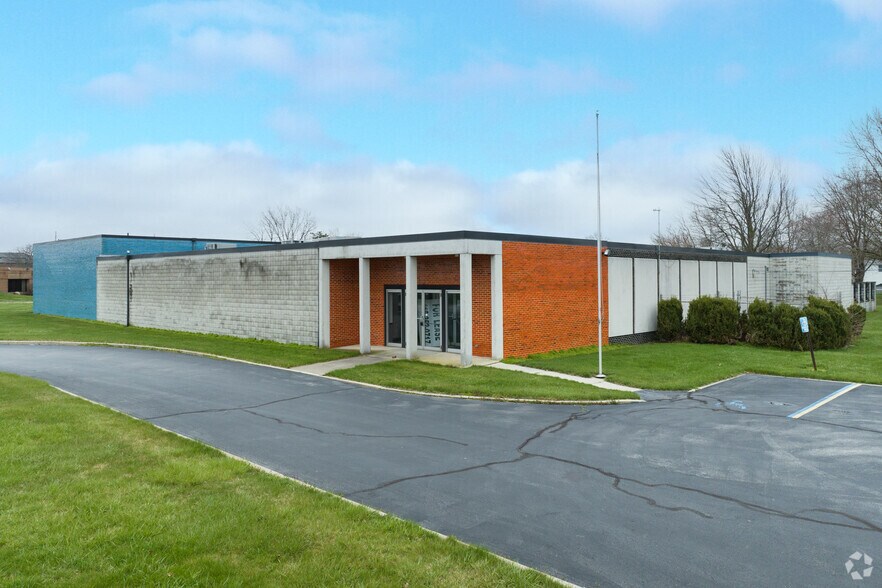 300 E Poe Rd, Bowling Green, OH à louer - Photo de l’immeuble – Image 2 sur 5
