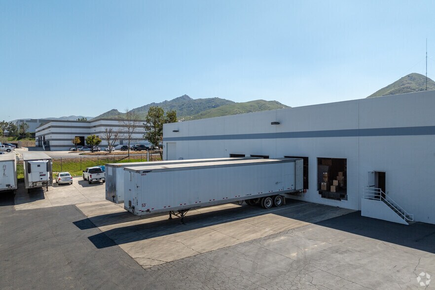 779 Palmyrita Ave, Riverside, CA à louer - Photo de l’immeuble – Image 2 sur 10
